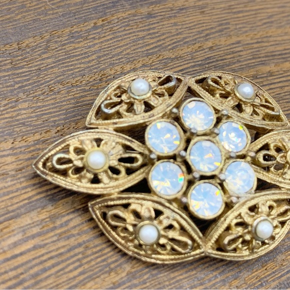 Vintage Sarah Coventry Victoria Brooch with opalescent stones Victorian revival - Picture 4 of 6